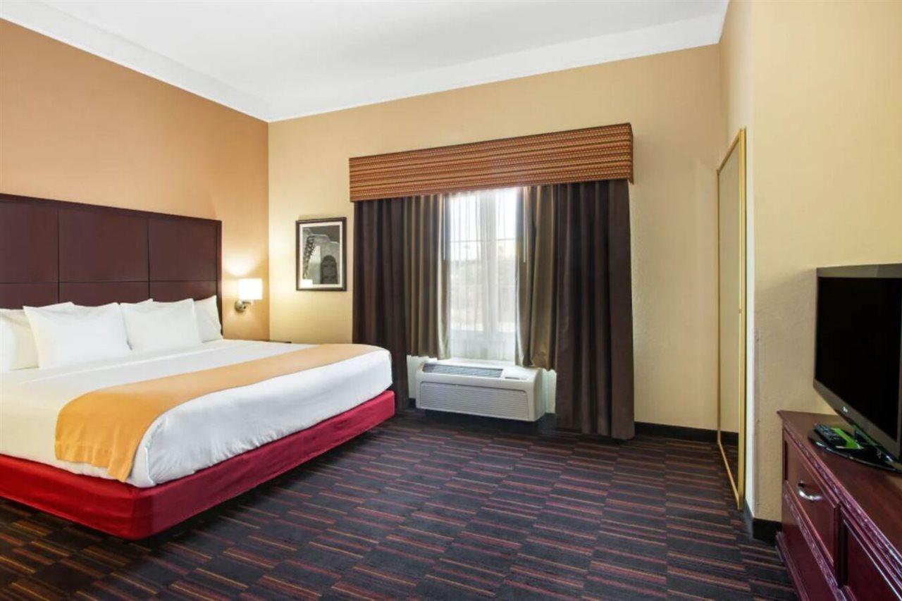 La Quinta Inn & Suites By Wyndham Albuquerque Midtown Екстер'єр фото